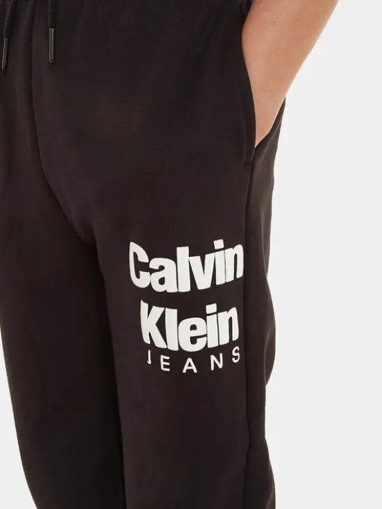 Calvin Klein Jeans Spodnie dresowe IB0IB01816 Czarny Regular Fit
