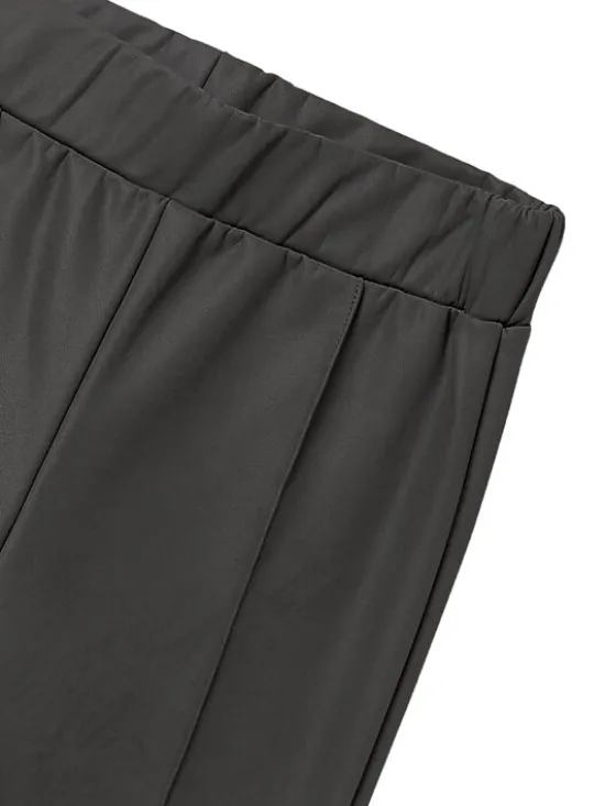 Mayoral Spodnie z imitacji skóry 7757 Czarny Regular Fit